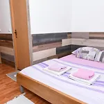 Youth - Camp And 住宿加早餐酒店 亚伊采