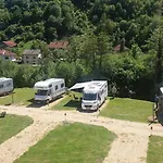 住宿加早餐酒店 Youth - Camp And 亚伊采