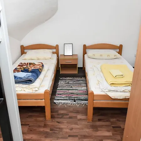 Bed & Breakfast Youth - Camp And