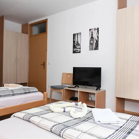 Sobe Sa Kupatilom Bed & Breakfast *