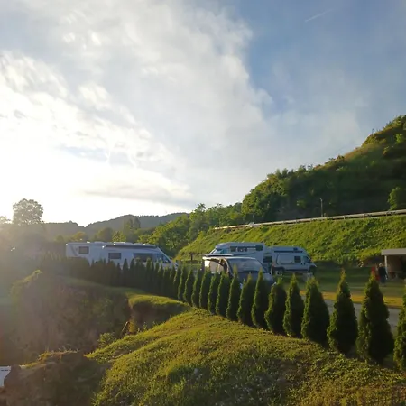 Sobe Sa Kupatilom Jajce