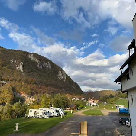 Youth - Camp And Alojamento de Acomodação e Pequeno-almoço