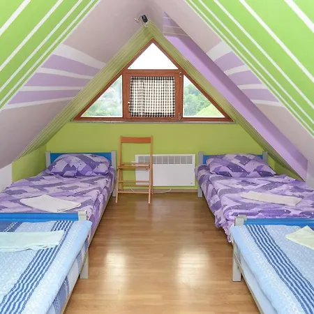Panzió Youth - Camp And Jajca