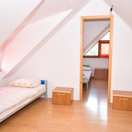 Bed & Breakfast Youth - Camp And Jajce