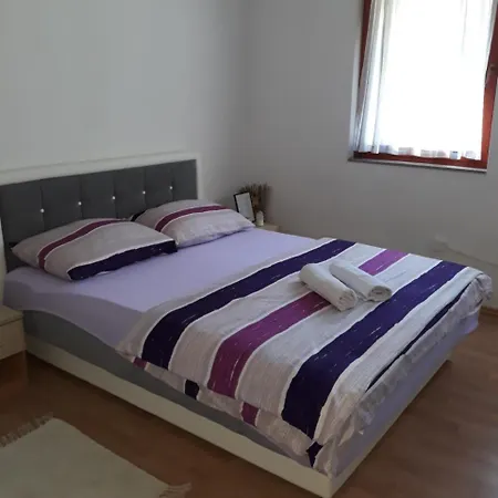 Nocleg ze śniadaniem Sobe Sa Kupatilom *