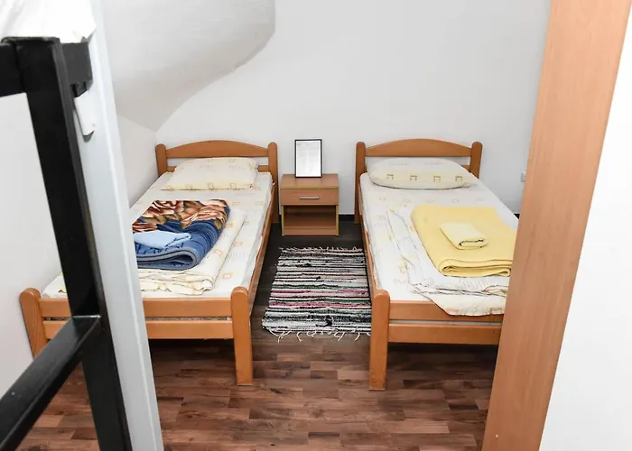 Alojamento de Acomodação e Pequeno-almoço Youth - Camp And