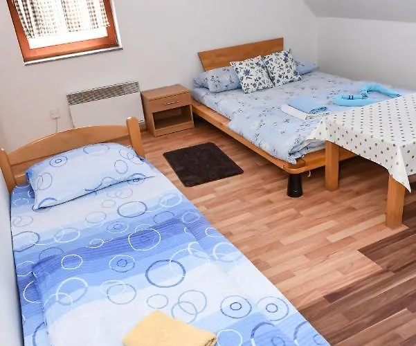 Alojamento de Acomodação e Pequeno-almoço Youth - Camp And Jajce