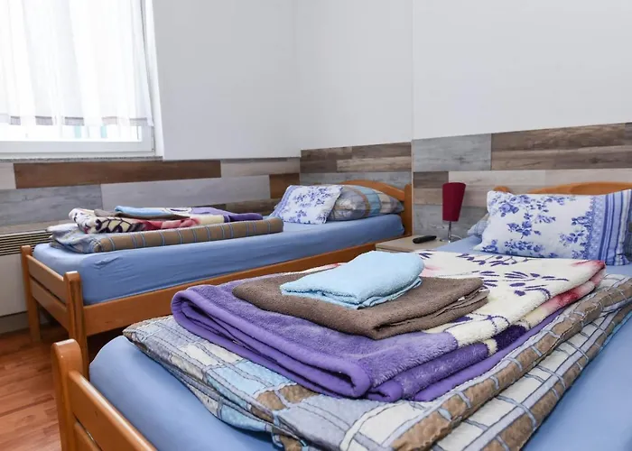 Alojamento de Acomodação e Pequeno-almoço Youth - Camp And *