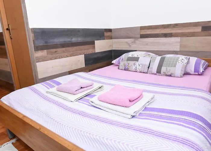 Alojamento de Acomodação e Pequeno-almoço Youth - Camp And Jajce