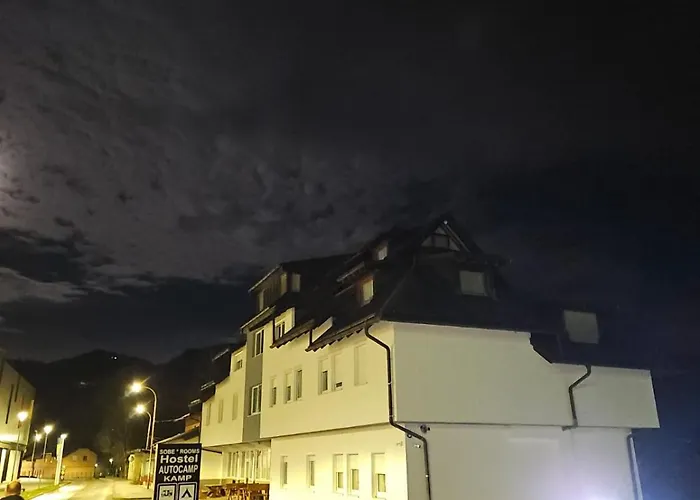 Alojamento de Acomodação e Pequeno-almoço Youth - Camp And Jajce