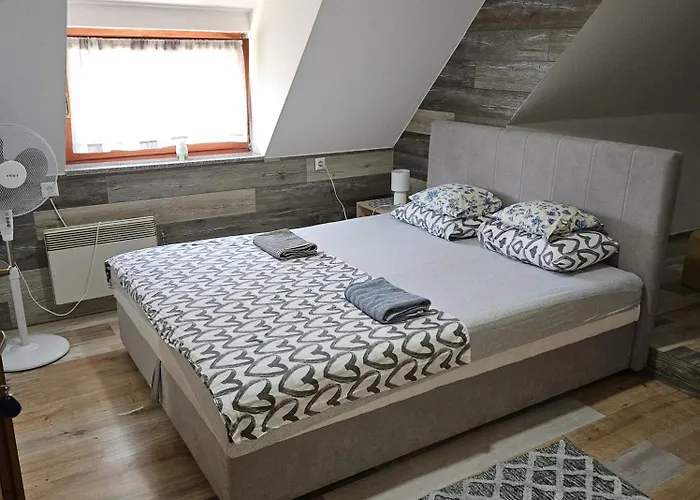 Alojamento de Acomodação e Pequeno-almoço Youth - Camp And Jajce