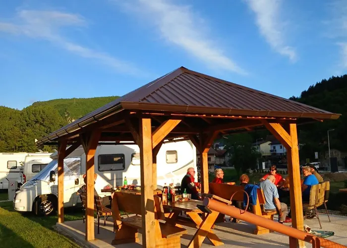 Youth - Camp And Alojamento de Acomodação e Pequeno-almoço Jajce