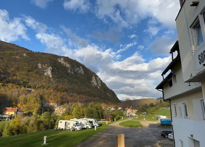 Youth - Camp And Alojamento de Acomodação e Pequeno-almoço