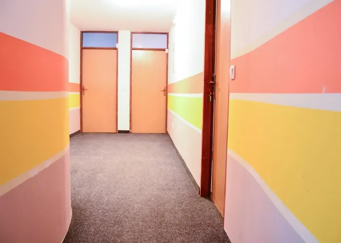 Alojamento de Acomodação e Pequeno-almoço Youth - Camp And *