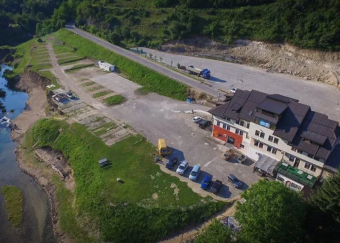 Alojamento de Acomodação e Pequeno-almoço Youth - Camp And *