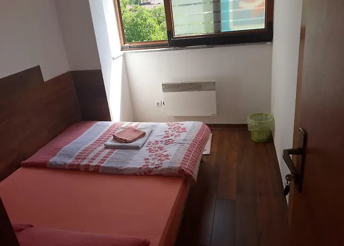 Alojamento de Acomodação e Pequeno-almoço Youth - Camp And